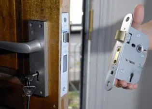 Aqua Locksmith Store North Branford, CT 203-349-3045 - 6-Locks-Replace